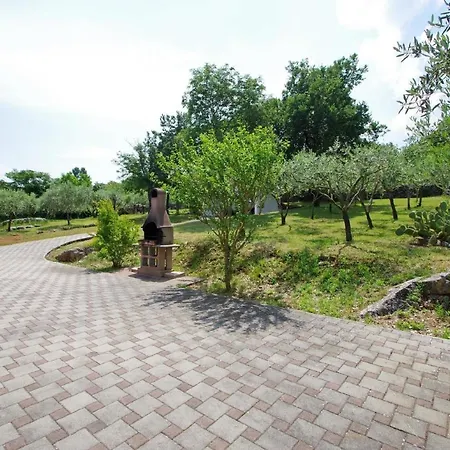 Mit Schoenem Garten Rakalj