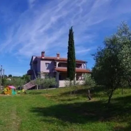 Mit Schoenem Garten بيت للعطل *