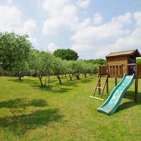 Mit Schoenem Garten بيت للعطل