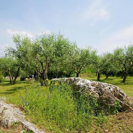 Mit Schoenem Garten بيت للعطل Rakalj